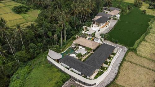 Singakerta Villa | 15BR Blue Parrot Arara Layang by BaliSuperHost