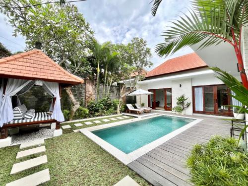 Berawa Villa | 3BR Private Pool Villa in Canggu Near Finns