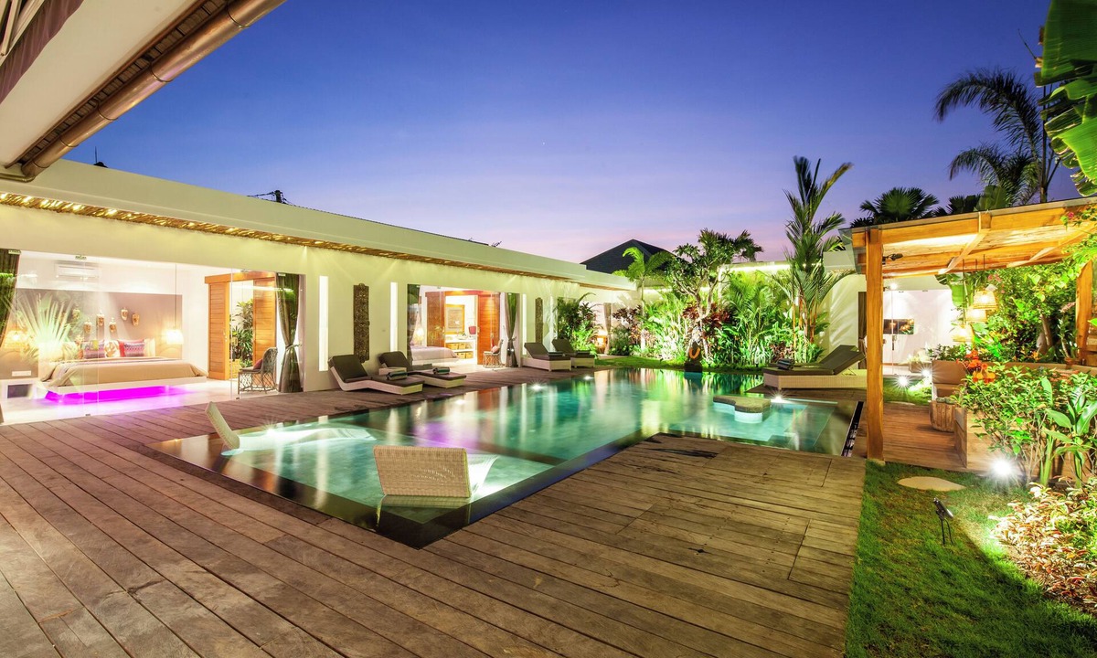 Sunset Road Villa | 5 BR Villa in Seminyak, Spacious, Marvellous, Outdoor Lounge Ideal for Getaways