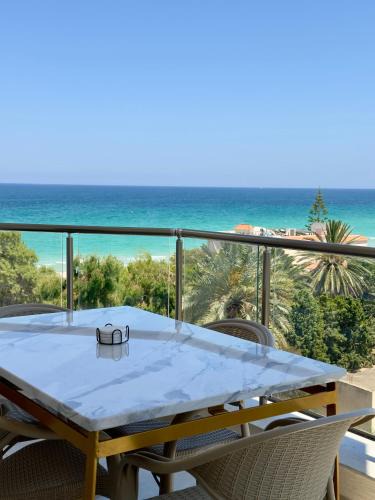 Chott Mariem Apartment | Apartment with sea view and pool access
