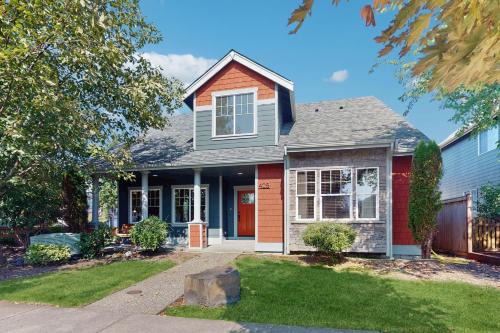 Enumclaw House | Bondgard Hideaway