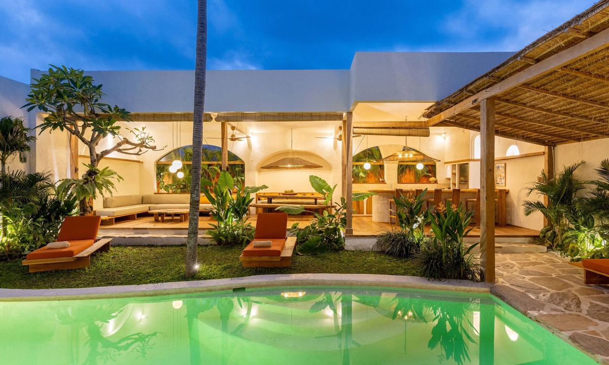 Umalas Villa | Canggu Villa with Pool | Near Cafés | Near Beaches