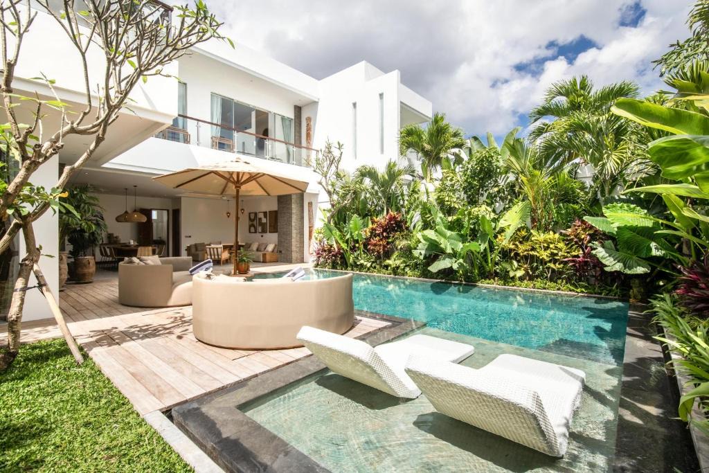 Berawa Villa | Coastal Elegance 4BR Villa, 400m to Finns,