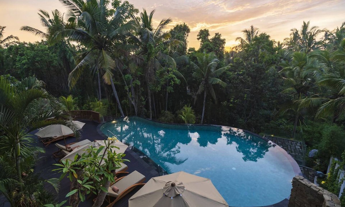 Melayang Hotel | Forest View Retreat with Infinity Pool Near Monkey Forest & Free Breakfast
