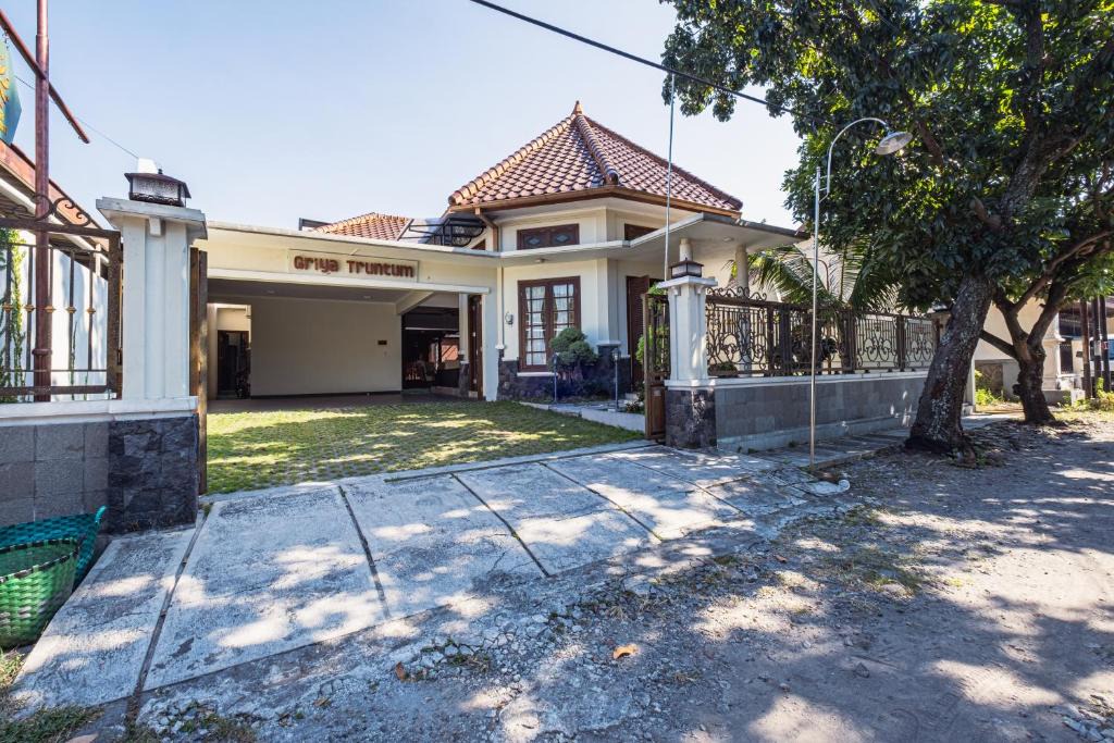 Laweyan Villa | Griya Truntum Sharia Guesthouse