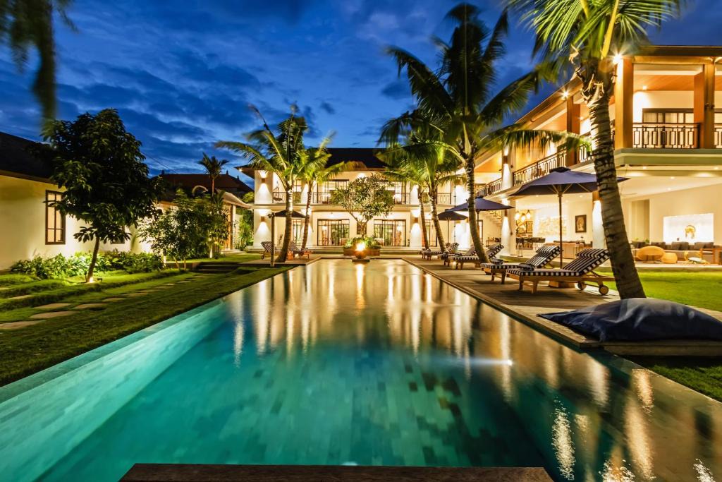 Batu Bolong Villa | Heritage Villa, Ultimate 6 bed, 20 meter pool 700 metre from beach