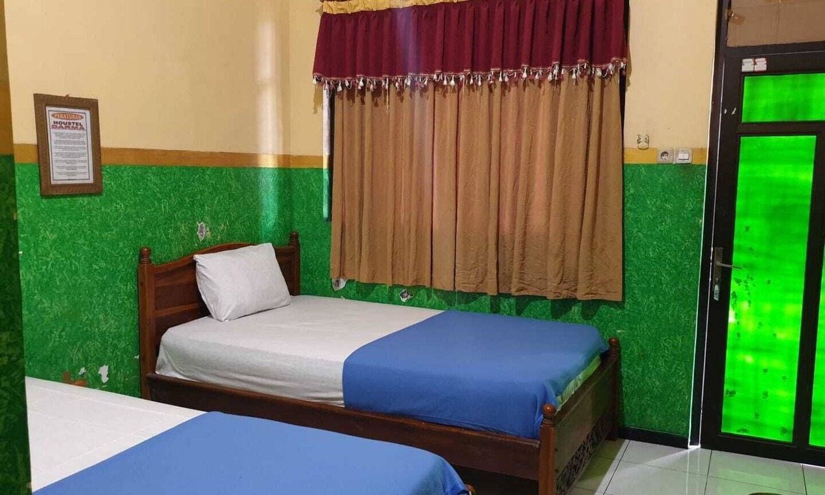 Probolinggo Hotel | Hotel O Houstel Darma Syariah