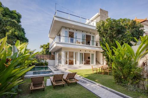 Batu Bolong Villa | Kaizen NEW Modern 3BR Rooftop Cinema Canggu