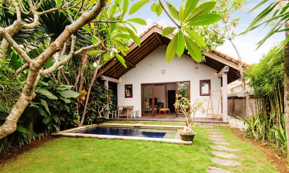 Kerobokan Villa | Lush 1 BR Private Pool Villa inSeminyak