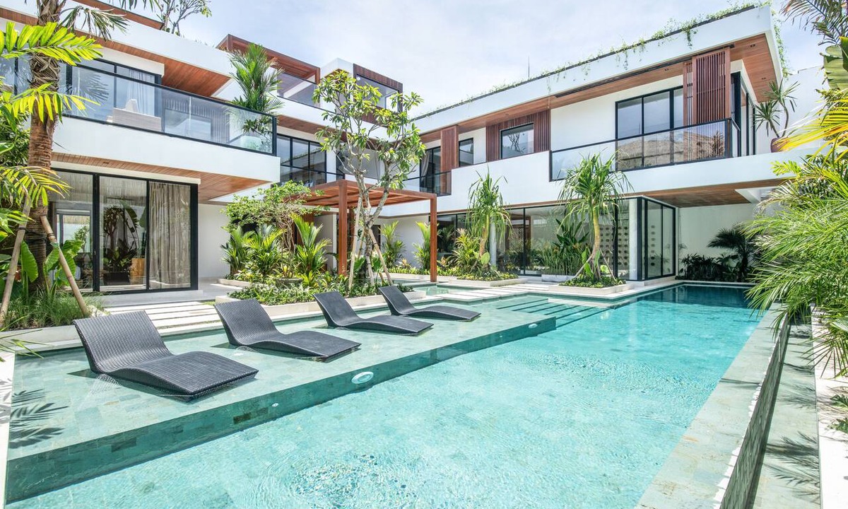Berawa Villa | Luxury 5BR Villa, 200m to Brawah's Beach Bliss