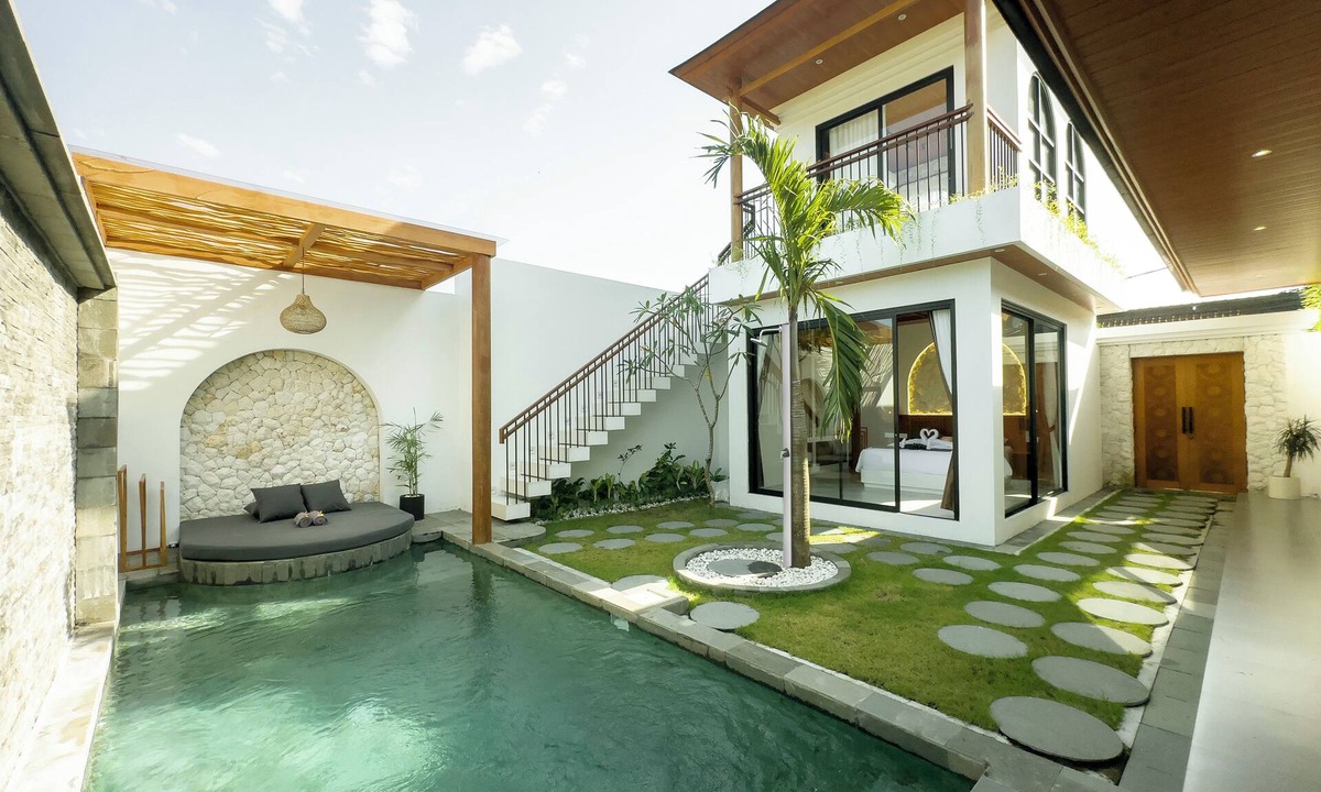 Kerobokan Villa | Luxury Rice-Terrace Villa - Private Pool, Workspace & Sunset View