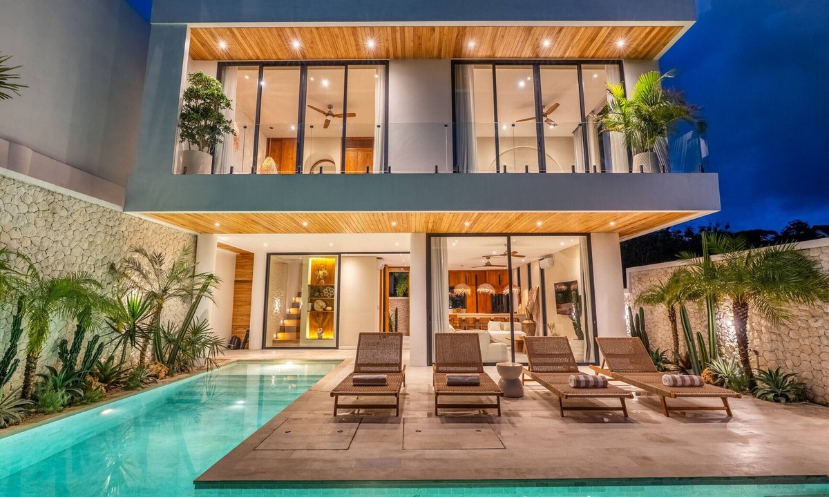 Pecatu Villa | Modern Design Infinity Pool Close to Beaches