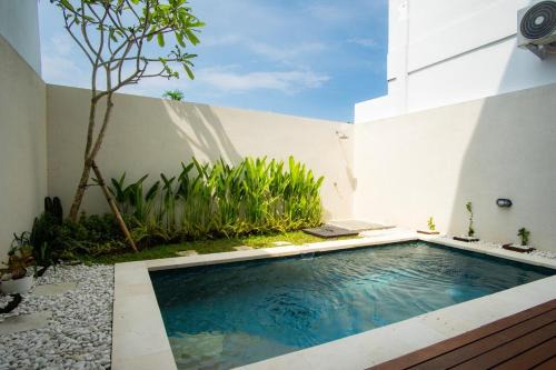Denpasar Barat House | Modern tropical House Villa