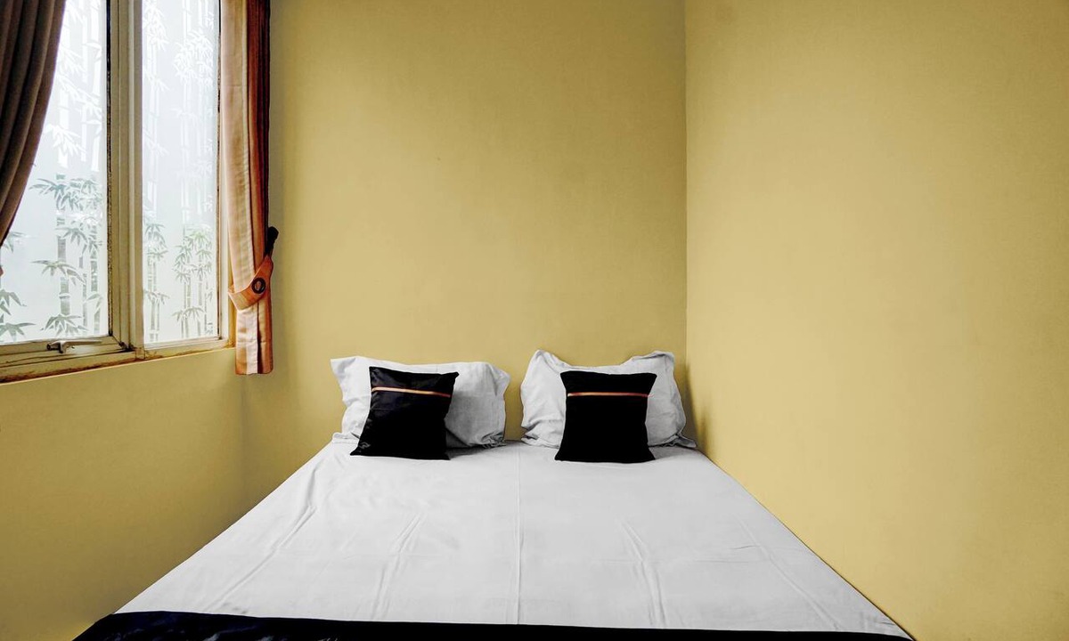 Probolinggo Hotel | OYO 95290 Incess Diana Syariah