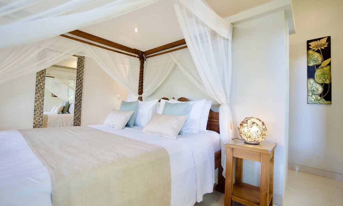 Gretek Hotel | Poinciana Resort Bali