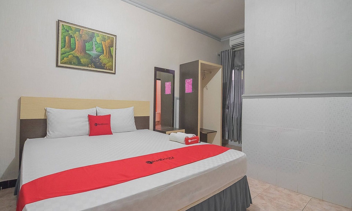 Penajam Hotel | RedDoorz Syariah near Taman Rozeline Penajam
