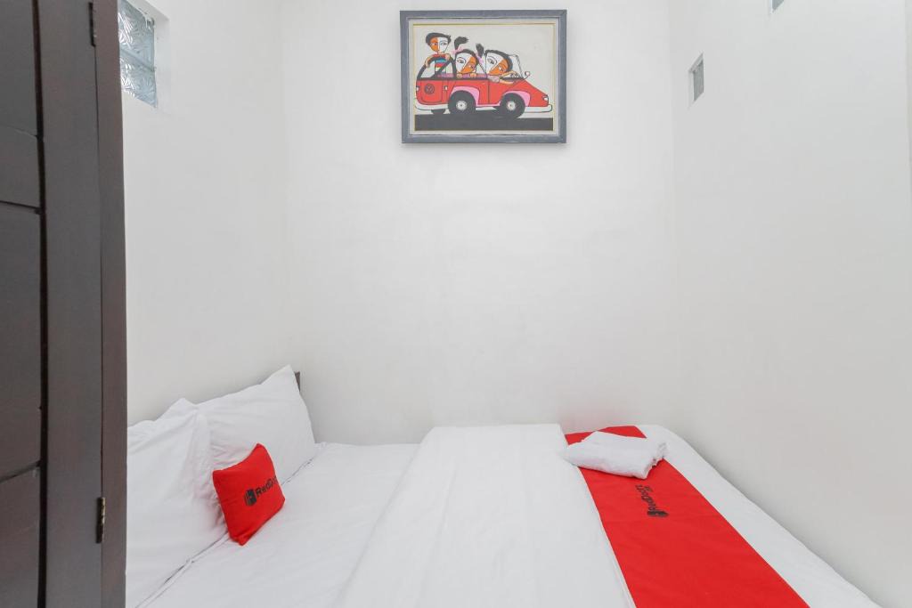 Jember Hotel | RedDoorz Syariah Papian near Universitas Jember