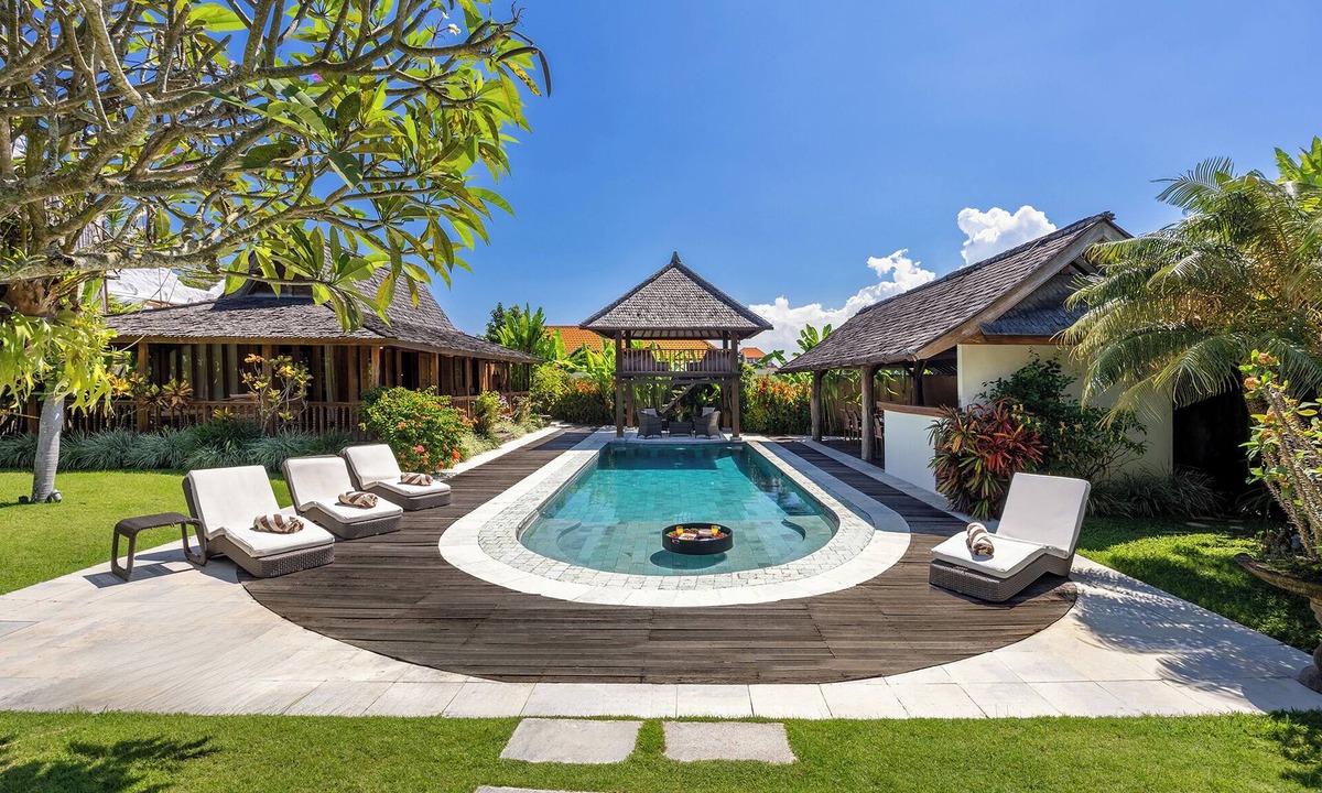 Batu Bolong Villa | Refurbished Villa Lina-In the heart of Canggu & 5min ride to Echo Beach/La Brisa
