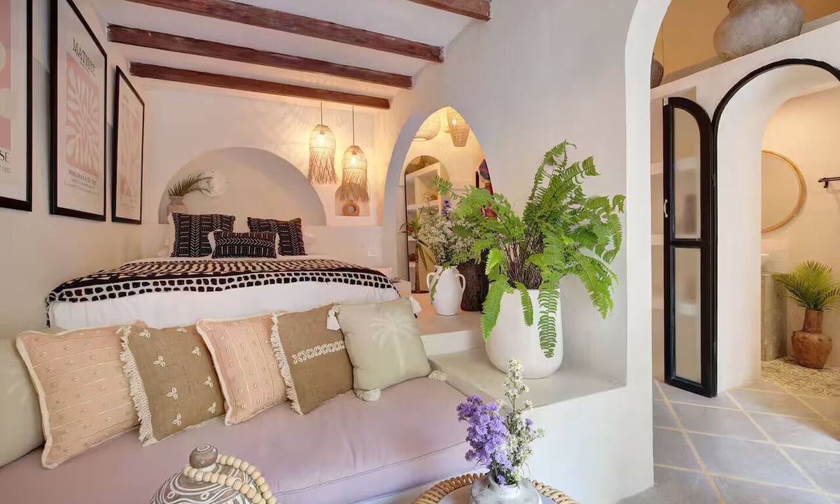 Dyanapura House | Seminyak Beach Bungalow dua with Private Pool