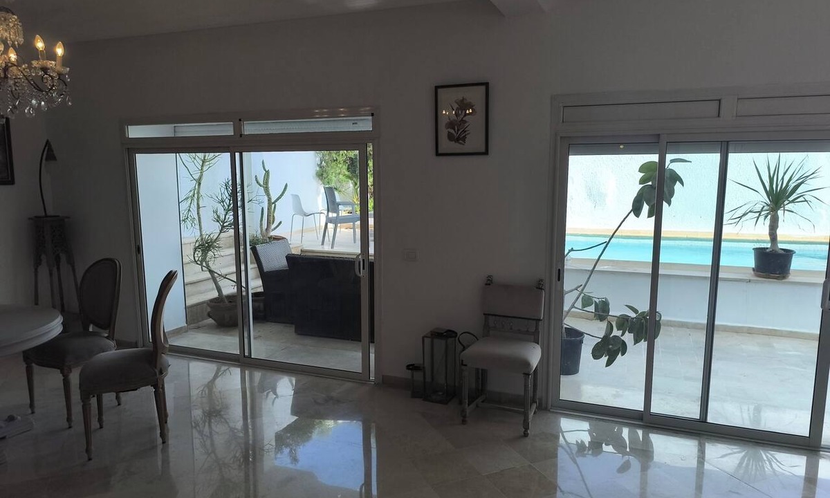 Cite Erriadh Villa | Stylish villa avec parking et piscine