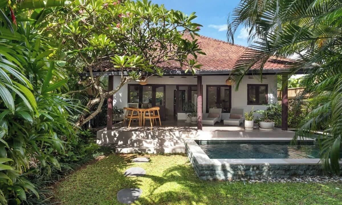 Sunset Road Villa | Twist and Shout Private Villa! Breakfast included!
