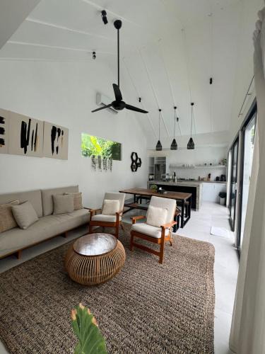 Batu Bolong Villa | Villa Alegria