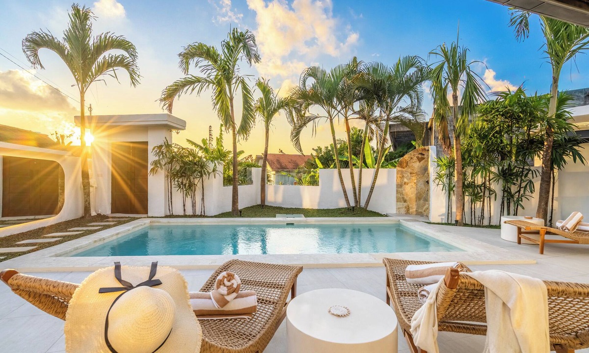 Batu Bolong Villa | Villa AMARÉ New Stylish 3BR Canggu Large Pool, Cinema & BBQ