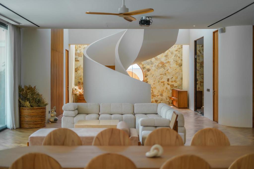Cemagi Villa | Villa Babylon - 8BR Lux Seseh Villa, 3 pools, Jacuzzi, Ocean views