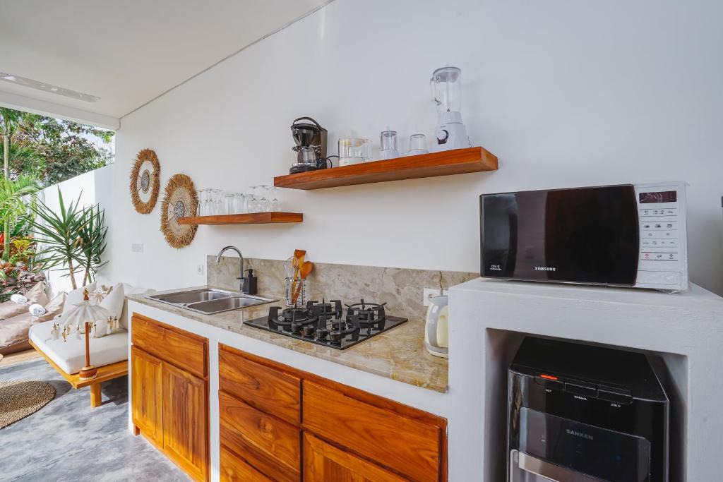 Beraban Apartment | Villa Karina - Sumptuous 1BR Private Luxury Villa Walking Distance to Nyanyi Beach
