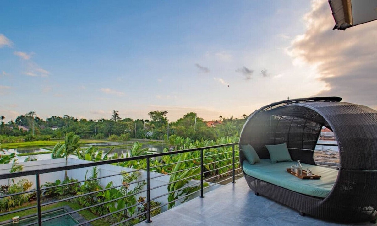 Drupadi Villa | Villa Luisa · Rice field view 3 BR villa Seminyak beach side