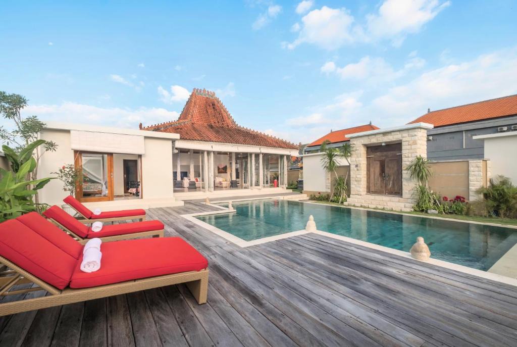 Berawa Villa | Villa Manggala - 13 mins walk to Berawa Beach