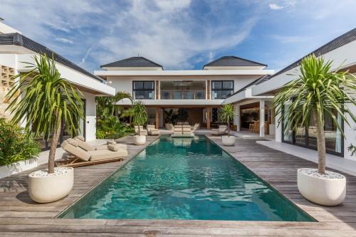 Nakula Villa | Villa Selena Space Luxury 4BR 15m Pool BBQ Staffed