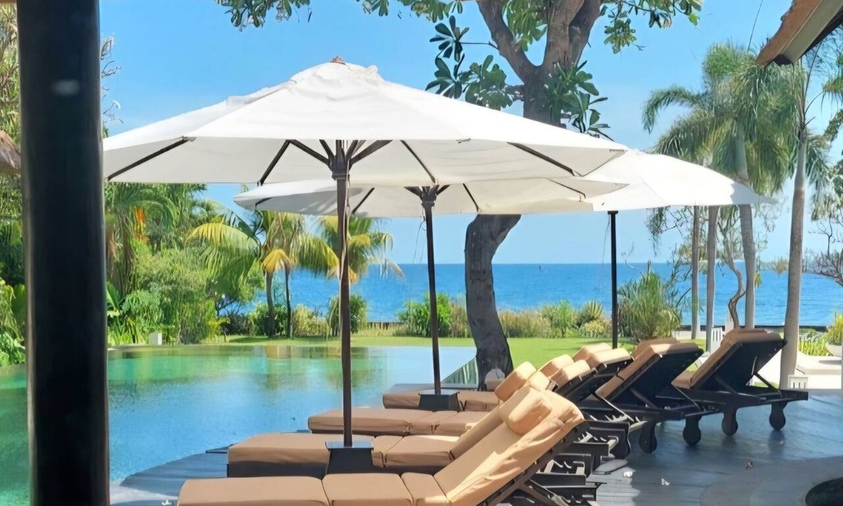Lokapaksa Villa | VILLA TERANG BULAN: Luxury Private 4BR Tropical Beachfront Villa w/Staff & Pool
