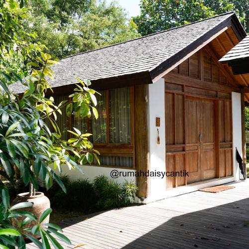 Nyambu Bed & Breakfast | Villa Yellow