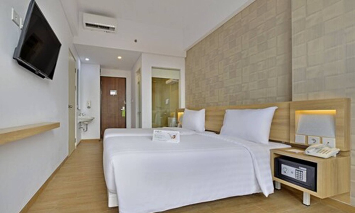Klojen Hotel | Whiz Prime Hotel Basuki Rahmat Malang