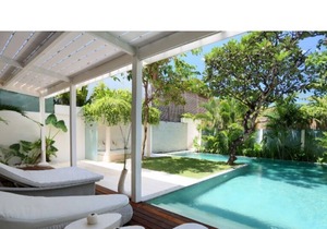 Beachside 3 Bedroom Villa Seminyak, Modern
