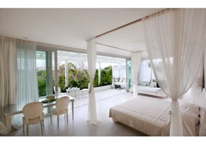 Beachside 3 Bedroom Villa Seminyak, Modern