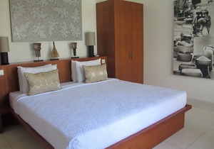 Stylish & Elegant 2BR Luxury Villa, Seminyak - Private Bar & Kitchen!