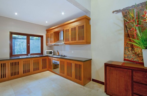 Pererenan Villa | 1 Bedroom Pool Villa sleeps 2 near ECHO Beach Canggu, Housekeeping staff