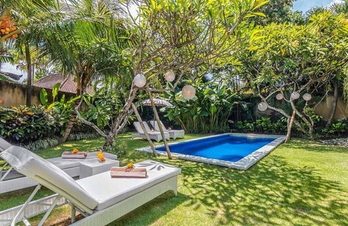 Central Seminyak Villa | 2BR Sunny Villa Seminyak Near Beach