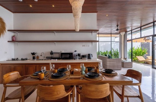 Cemagi Villa | 3BR Modern Luxury Villa | Walk to Beach and Cafés