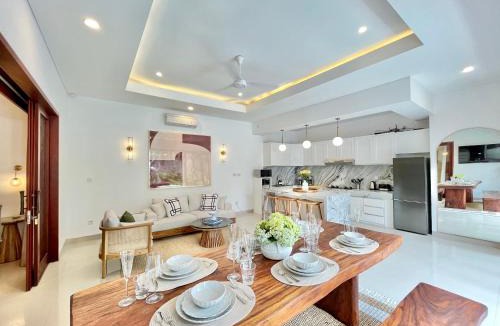 Berawa Villa | 3BR Private Pool Villa in Canggu Near Finns