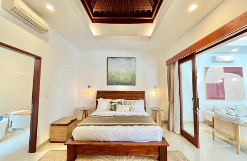 Berawa Villa | 3BR Private Pool Villa in Canggu Near Finns