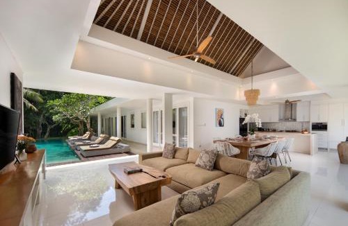 Tumbak Bayuh Villa | 4 bedroom Jungle Oasis in Pererenan