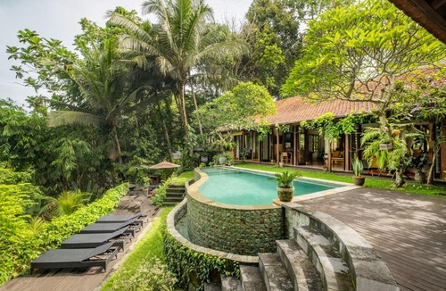 Kutuh Kaja Villa | 4BR Nature Retreat-Pool, Sauna & Jungle Views