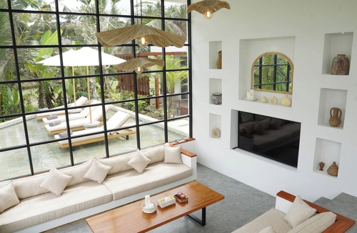 Kedewatan Villa | 4BR Villa René Luxury & Serenity in Rice Fields
