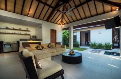 North Legian Villa | 5-bedroom private villa in Seminyak, offering daily breakfast, full-time private chef, airport transfers, complimentary massages, housekeeping, and a dedicated driver.
