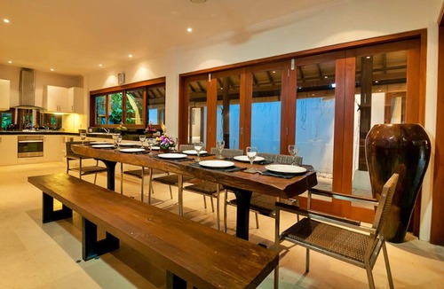 Dyanapura Villa | 7-bedroom private estate in Seminyak, perfect for large groups and families. Accomodate up to 18 guests. Jasmina Estate includes daily breakfast, a private chef, airport transfers, complimentary massages, housekeeping, and a dedicated driver.