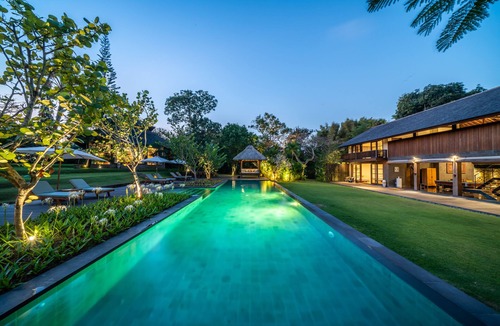 Tibubeneng Villa | 7BR Villa For Large Group + Pool Table, Canggu - 4Min Drive To Splash Waterpark!