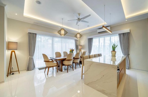 Kediri Villa | 818 Villas Elegant Modern Designer Canggu Villas with Rooftop and Ricefield Views
